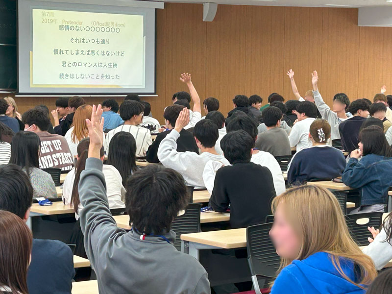 （右）歌詞あてクイズ