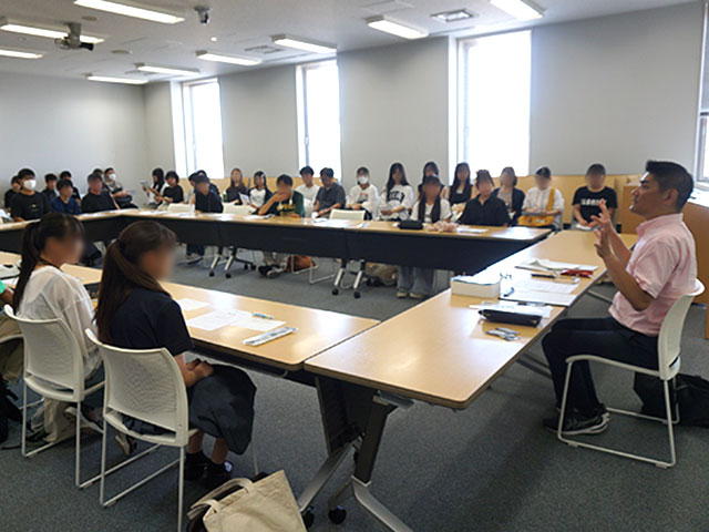 （右）模擬ゼミナール