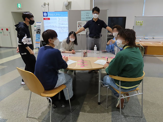 ゼミ紹介の様子