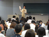 （右）模擬講義の様子